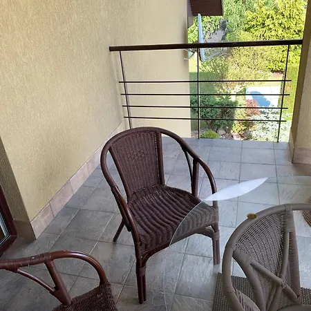 Garden Apartment *